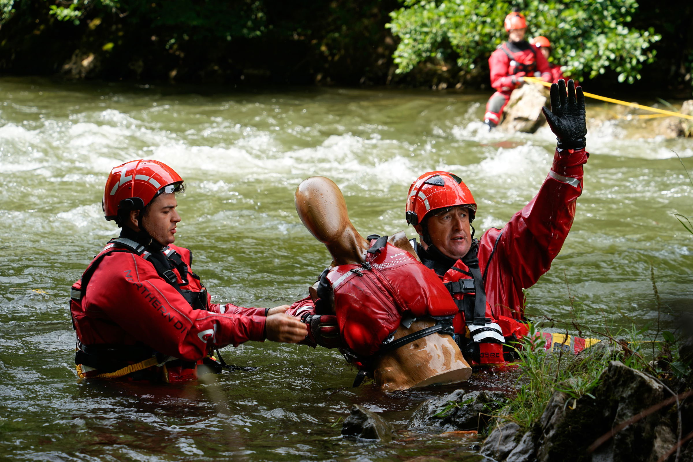 Gyakorlat a folyóvizeken: a tűzoltók minden eshetőségre felkészülnek | FOTÓK