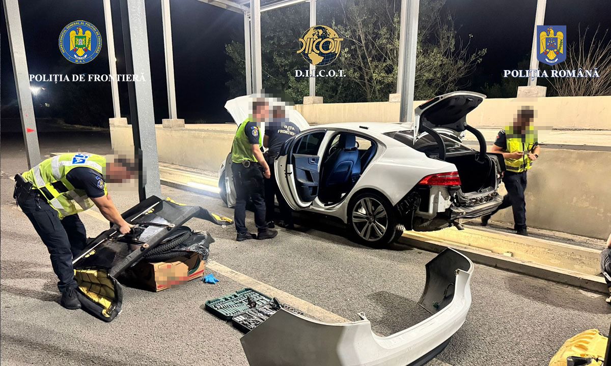 Több mint egy kilogramm kokaint találtak egy személyautóban elrejtve a határrendészek