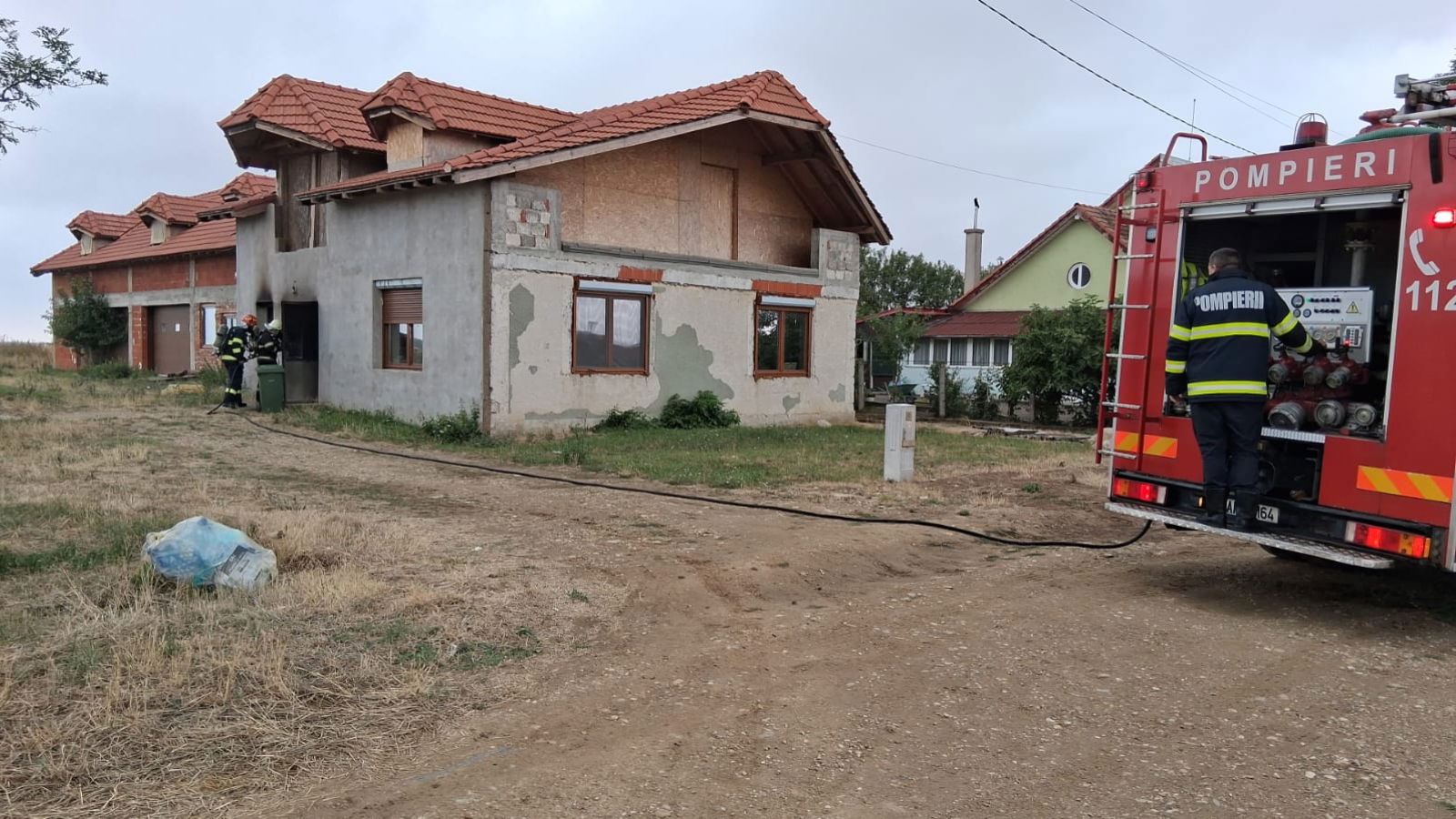 Egy idős férfi elszenesedett holttestét találták meg egy kisürögdi tűzoltásnál