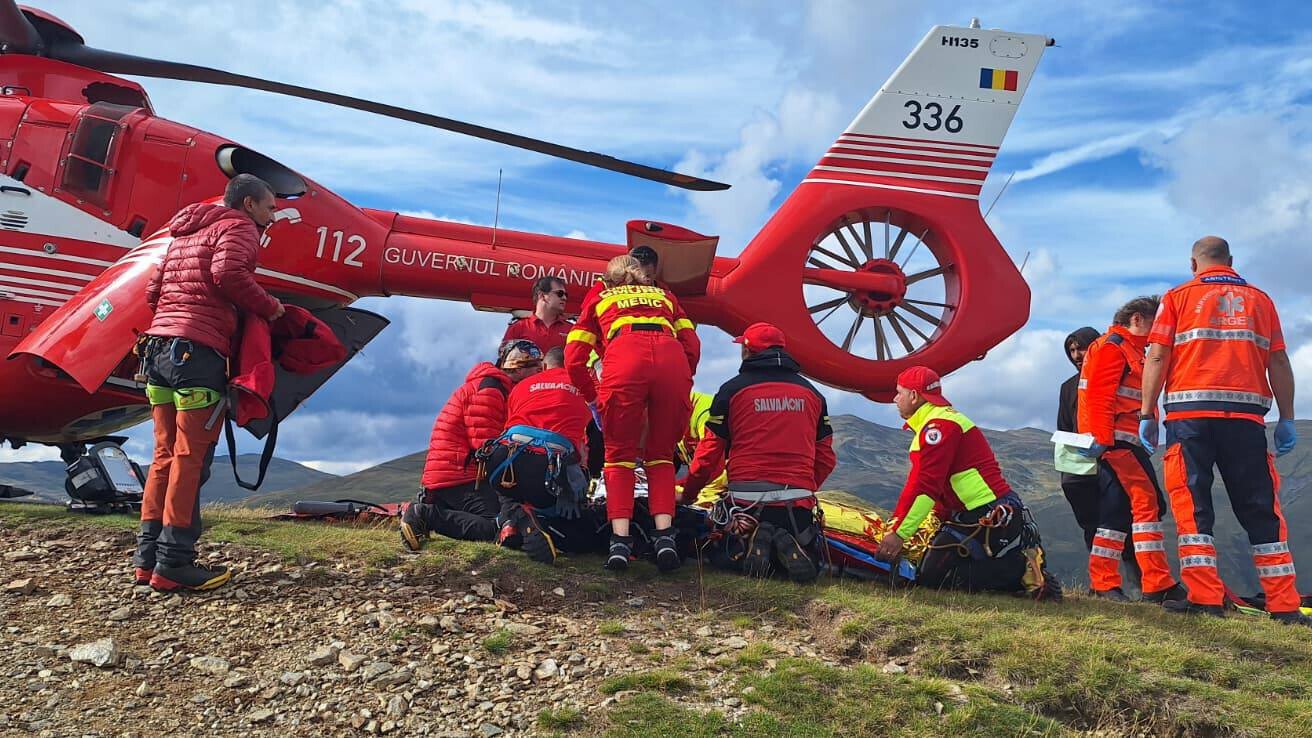 Négy személy meghalt és egy megsérült, miután felborult az autójuk a Portăreasa-hegységben