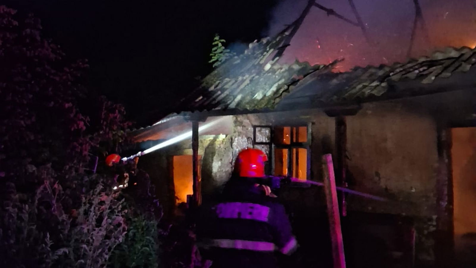 Leégett egy ház Ottományban, egy férfi füstmérgezést kapott