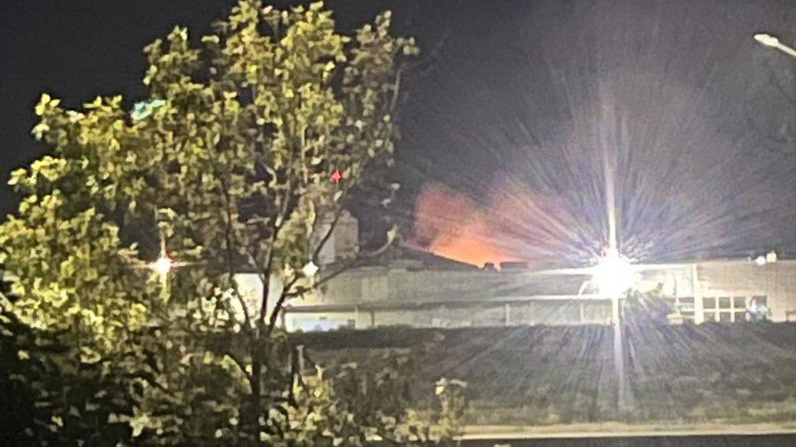 FRISSÍTÉS | Tűzijáték okozhatta a váradi rendezvényterem melletti tarlótüzet – VIDEÓ