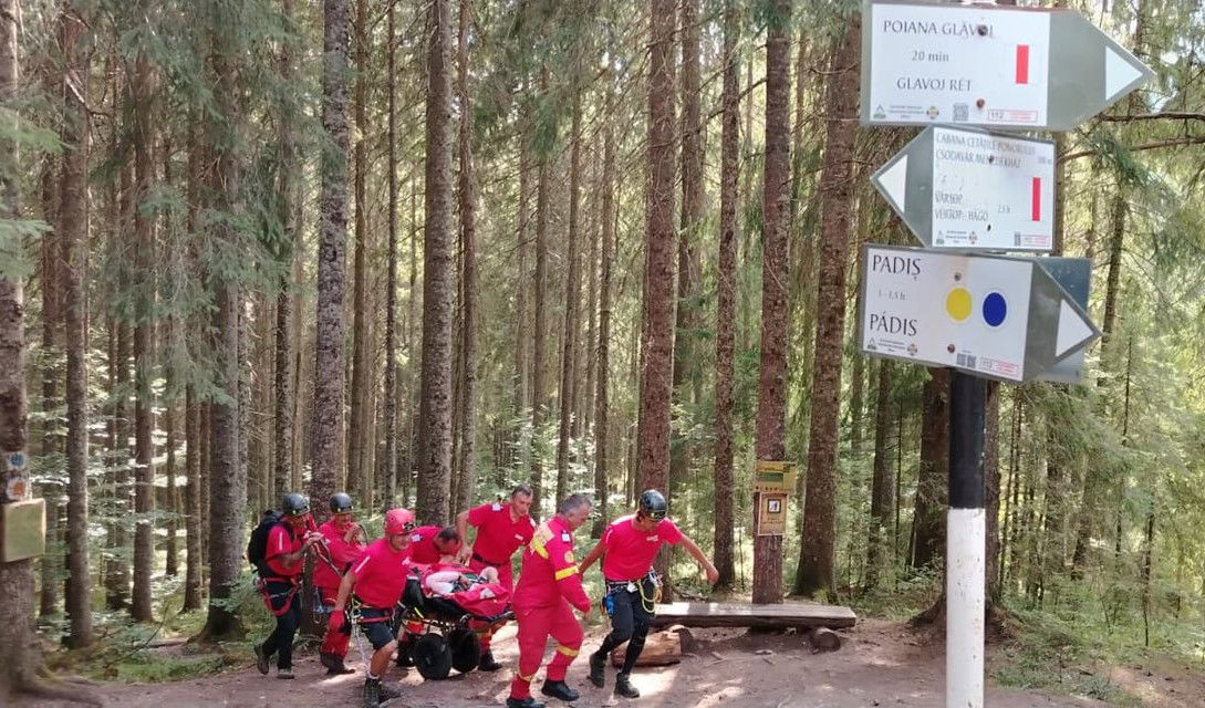 Helikopterrel szállították el a Csodavárnál lezuhant turistát