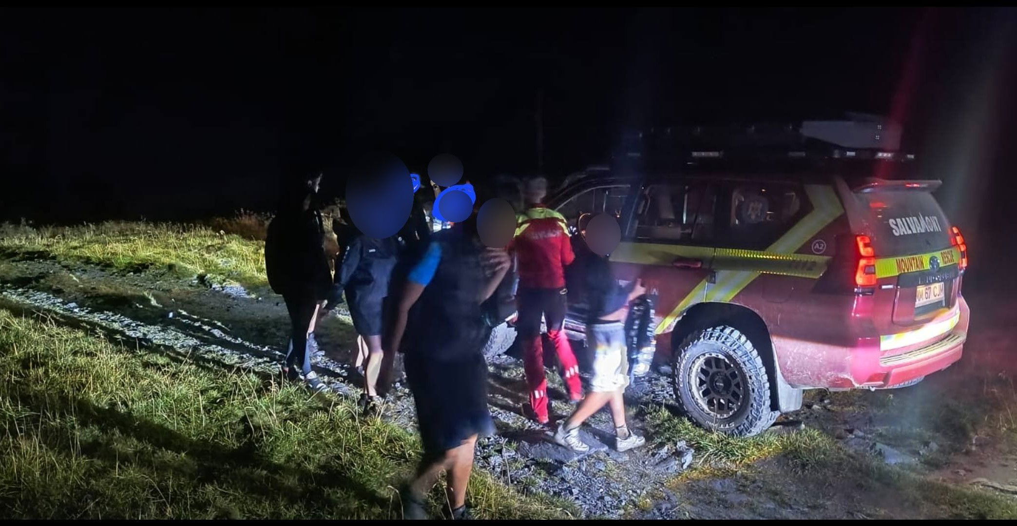 Kilenc kiskorút és két felnőttet mentettek ki a hegyimentők a Radnai-havasokból