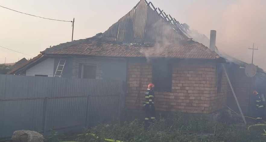 Hibás vezeték miatt gyulladt ki egy ház Érábrányban