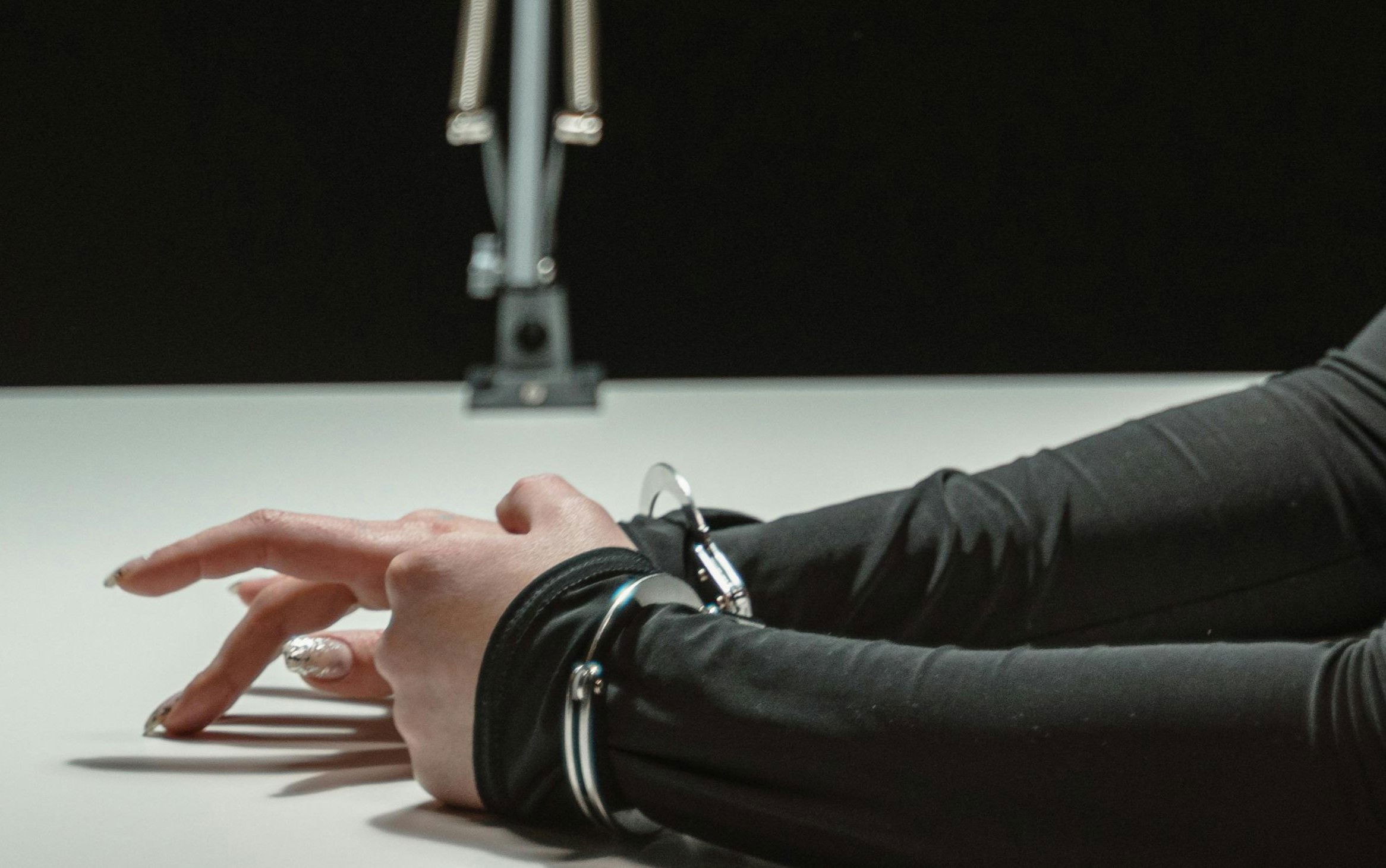 Több mint egymillió eurós vagyonáért ölhette meg az anyját egy Szeben megyei nő