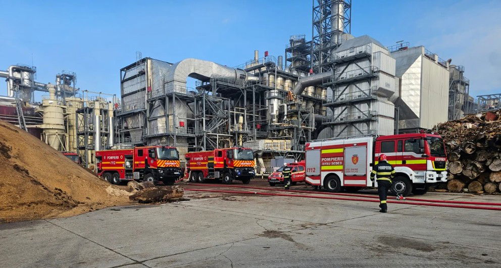 Tűz ütött ki egy szászsebesi fafeldolgozó üzemnél | VIDEÓ