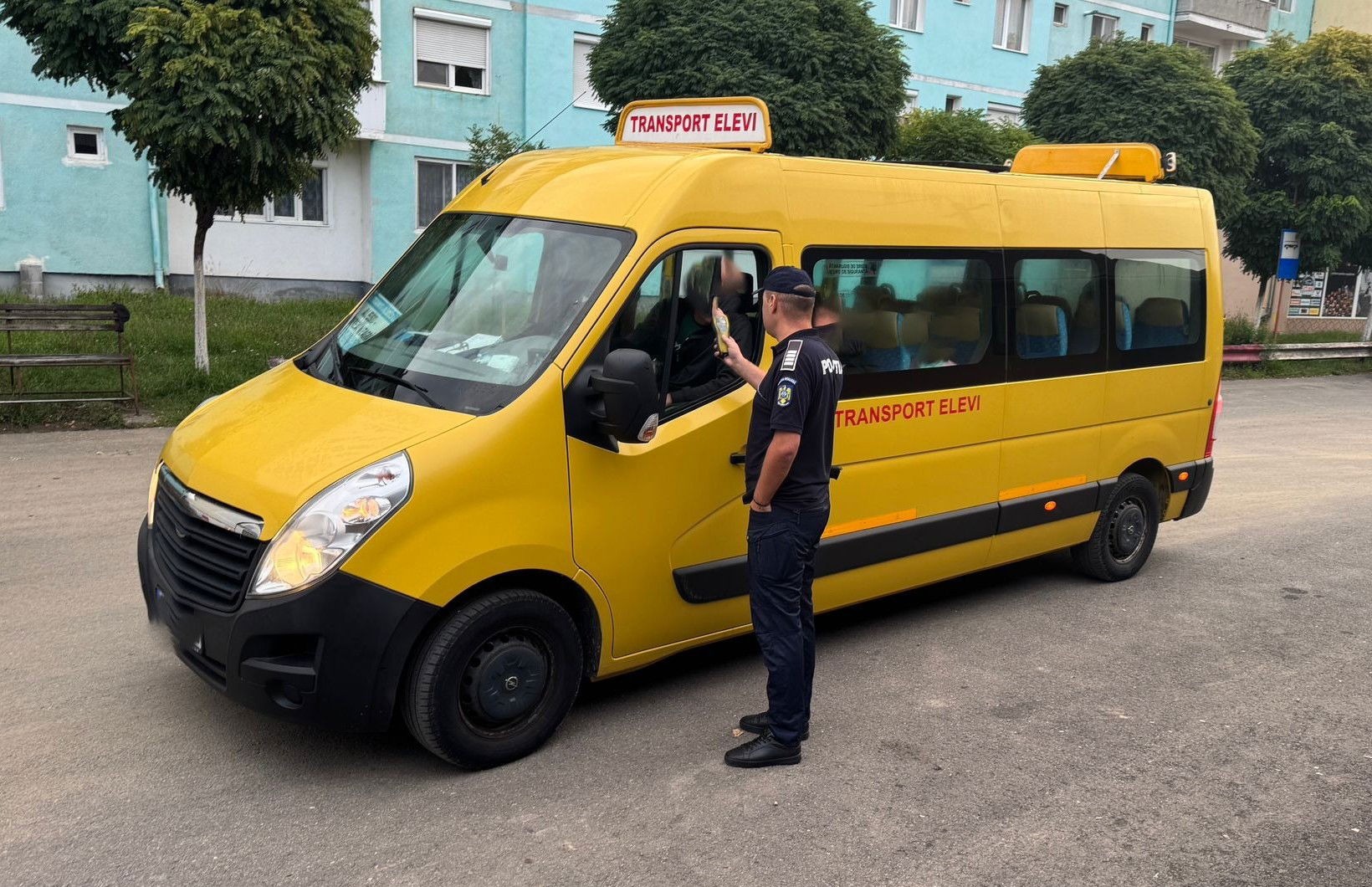 Az iskolabuszokat ellenőrzik a rendőrök a tanév első napjaiban