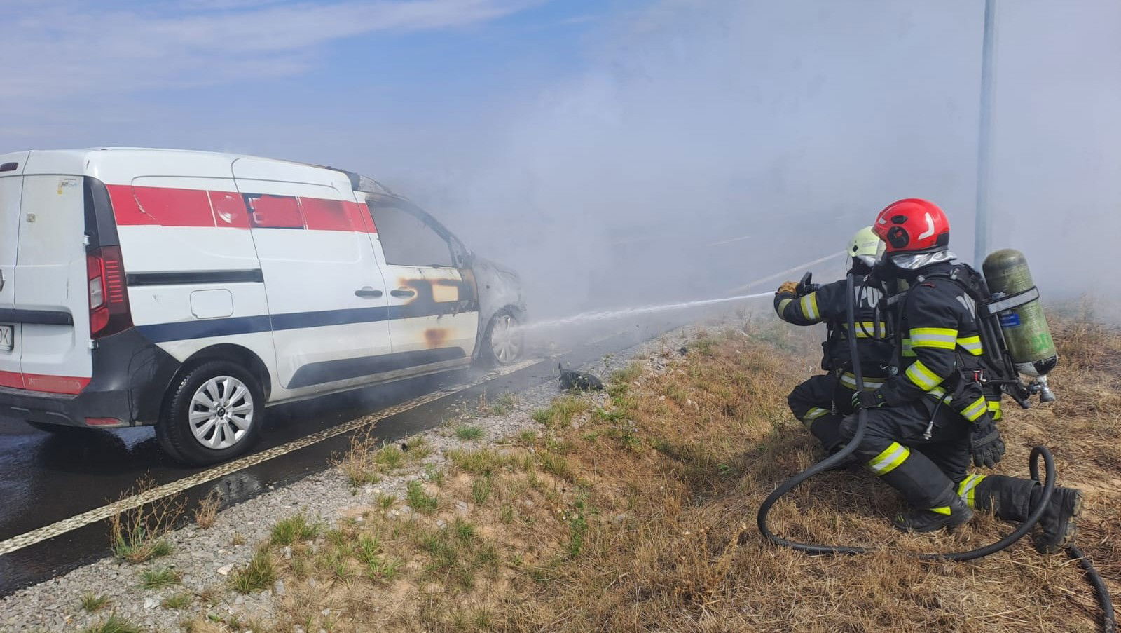 Menet közben gyulladt ki egy haszongépjármű Nagyürögdnél