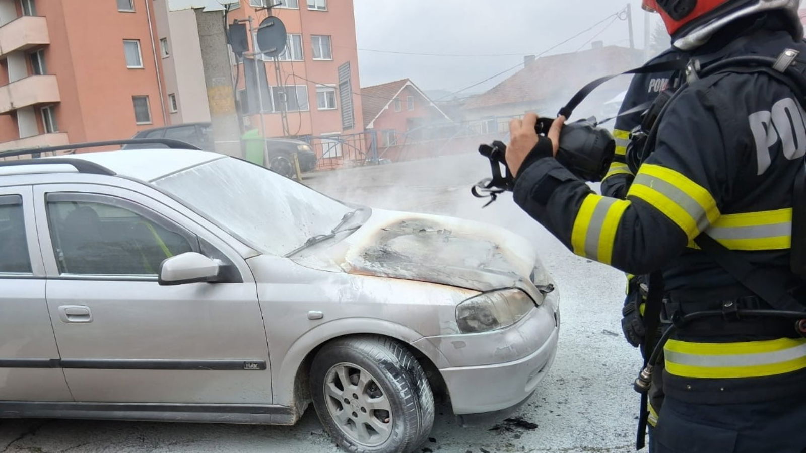 Kigyulladt egy személyautó Élesden