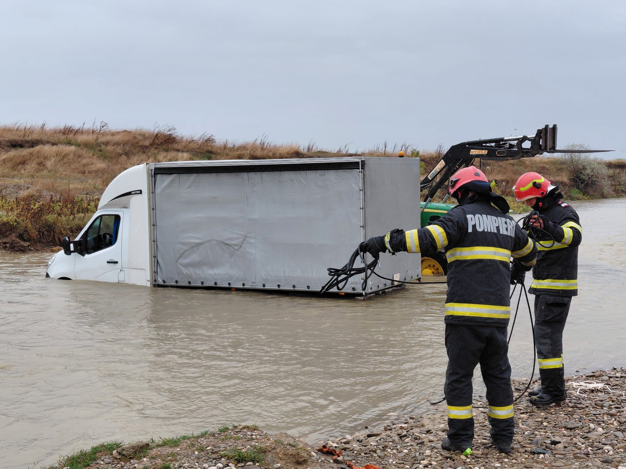 Több mint 2200 segélykérés érkezett a viharriasztás idején, 22 megyében volt szükség kárelhárításra | Videók