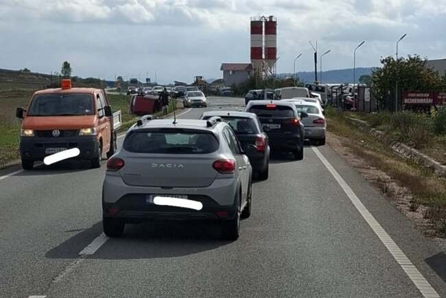 FRISSÍTVE| Három személyautó ütközött össze Belényesnél, egy személyt kórházba szállítottak