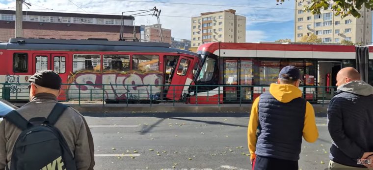 VIDEÓ | Villamosvezető nélkül indult el egy villamos Aradon, hét utas megsérült