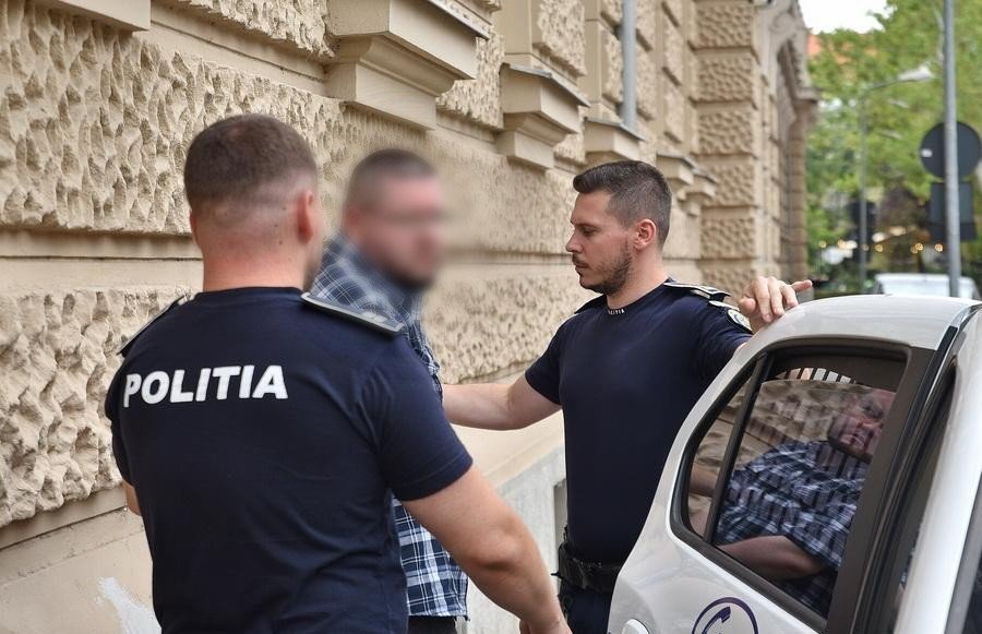 Házi őrizetet kért, de előzetesben marad a nemi erőszakkal vádolt, Érkörtvélyesen oktató tanár