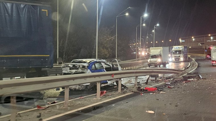 Súlyos baleset történt a váradi körgyűrűn, egy teherautó és egy személyautó ütközött