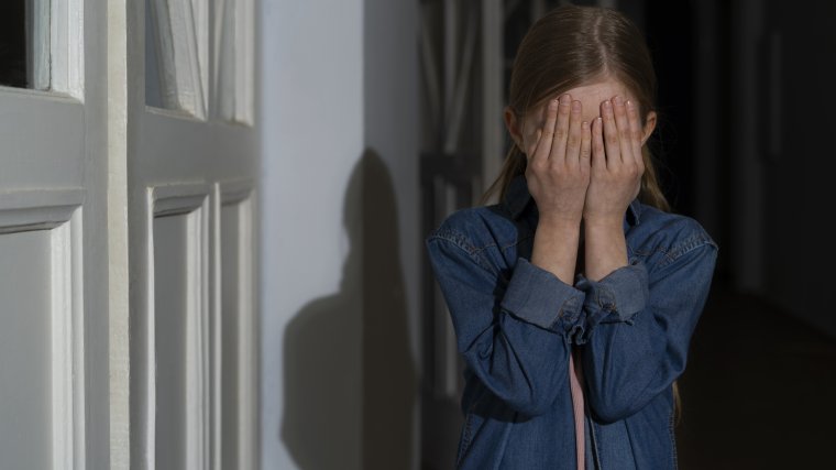 Intim fotókkal zsarolta a kilencéves kislányt egy Bihar megyei férfi