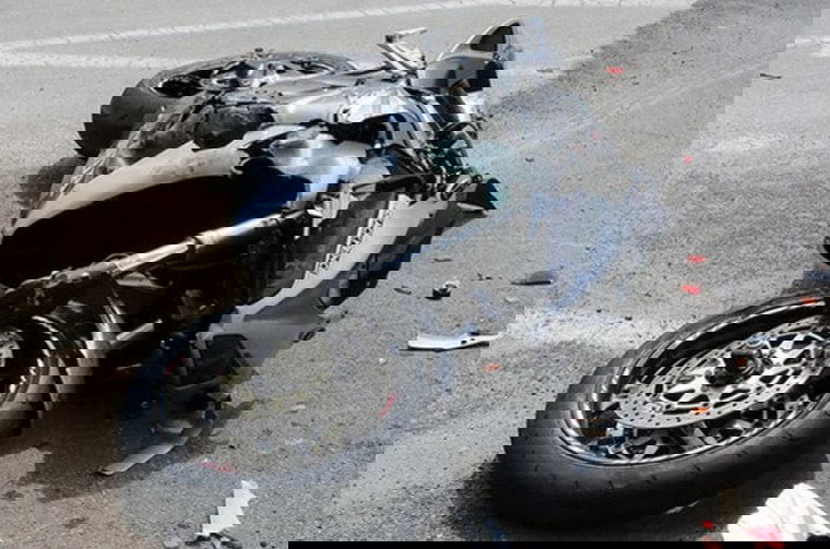 Egy motorkerékpár és egy személyautó ütközött össze Nagyürögd és Váradles között