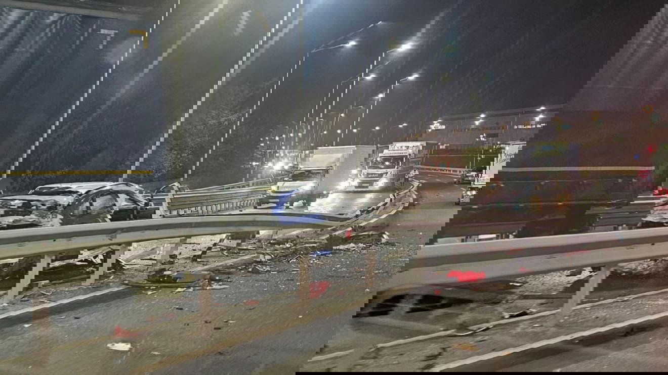 Súlyos baleset történt a váradi körgyűrűn, egy teherautó és egy személyautó ütközött