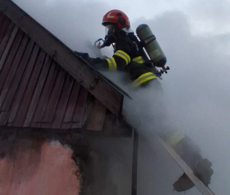 Kipattanó parázs okozott tüzet, a megelőzési szabályok betartására figyelmeztetnek a tűzoltók