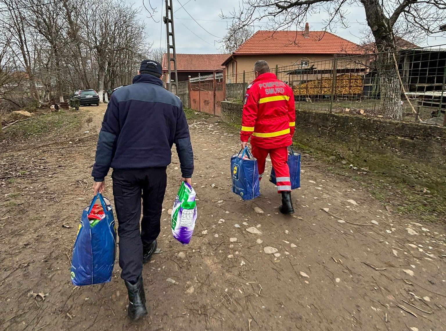Rászoruló családokon segítettek a Bihar megyei tűzoltók