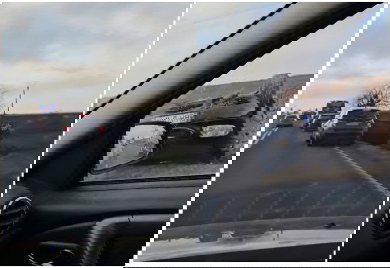 Felborult egy autó Váradles és Gyapjú között | VIDEÓ