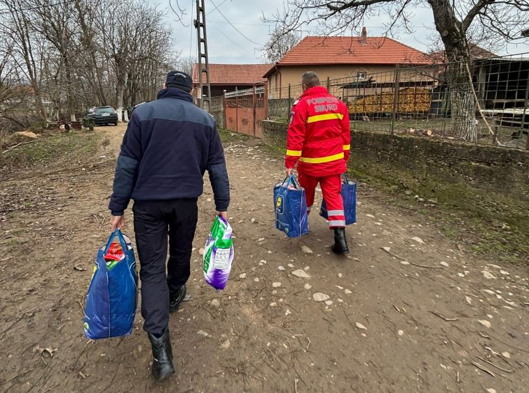 Rászoruló családokon segítettek a Bihar megyei tűzoltók