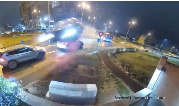 A nemzetközi sajtót is foglalkoztatja a látványos váradi baleset