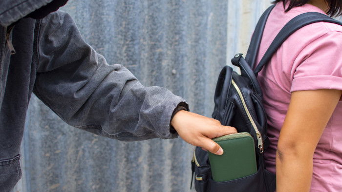 Bíróságra küldték a margittai visszaeső zsebtolvaj ügyét, akit egy hét alatt háromszor kaptak el