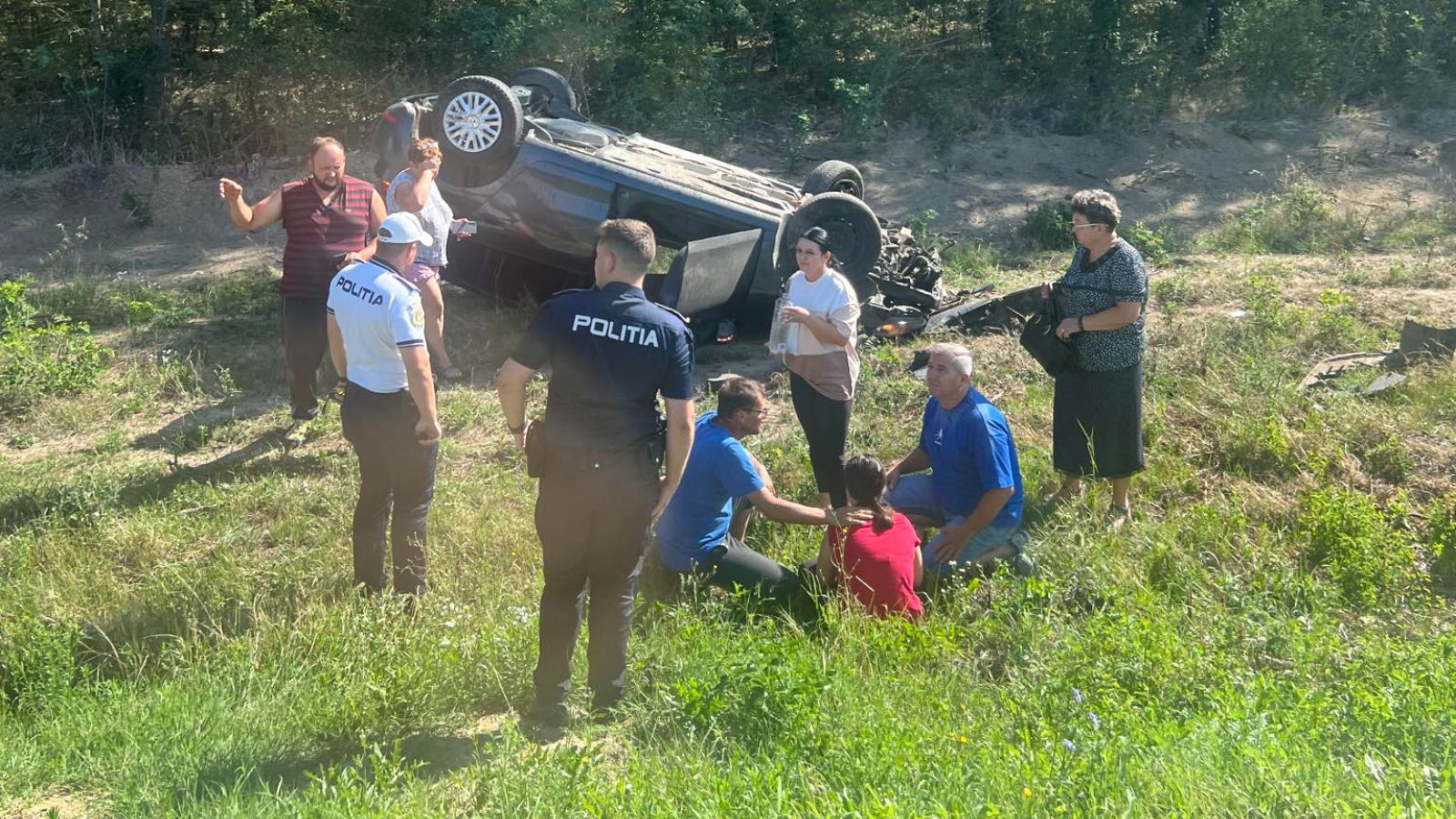 Baleset történt Tenkénél, egy autó felborult