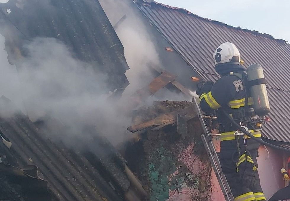 Kigyulladt egy ház Rojton