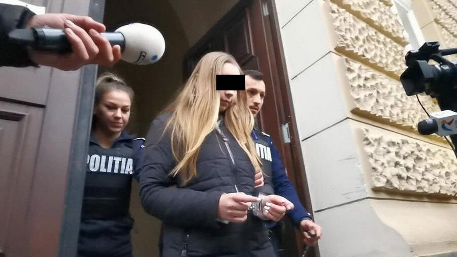 Folytatódik a per: nevelőjének megkéselésével vádolják a diáklányt