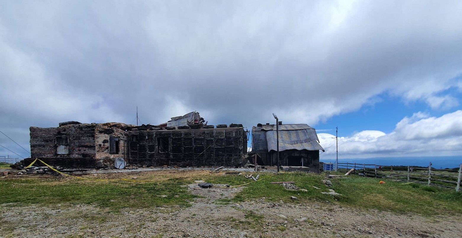 Tilos a belépés a leégett meteorológiai állomás területére