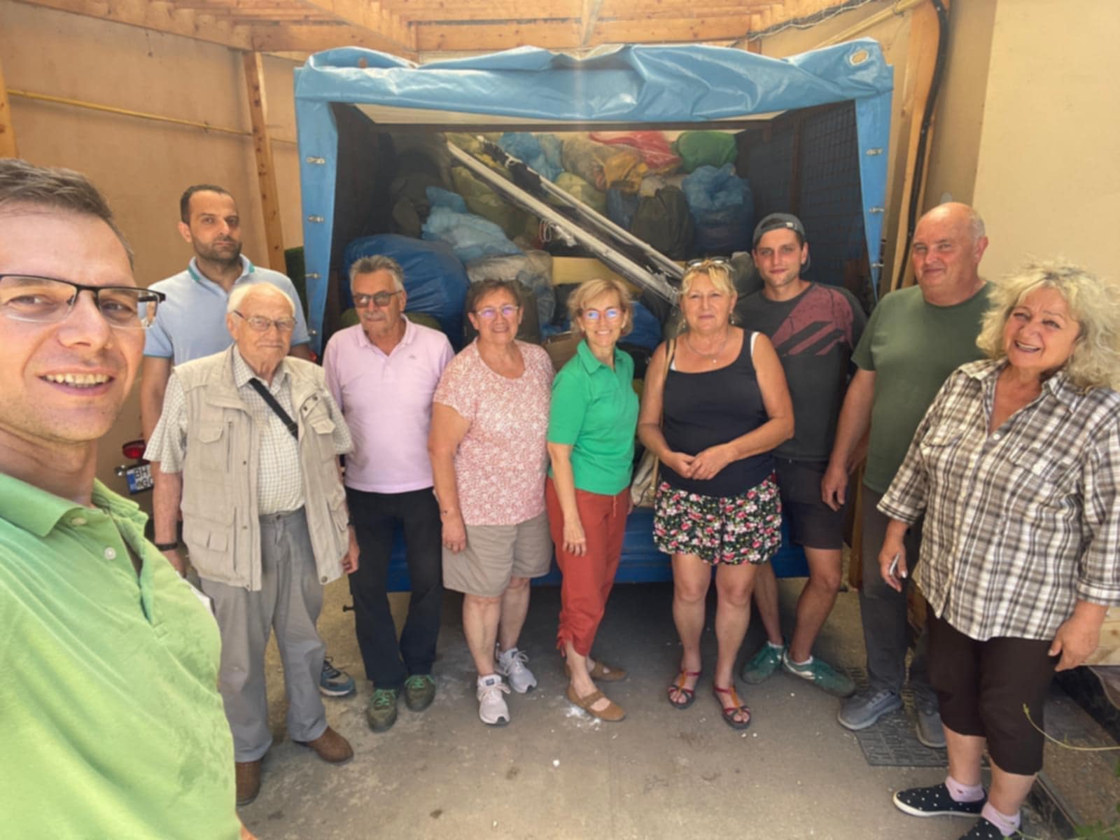 Adományokat vittek Nagyváradról a nagyborosnyói árvízkárosultaknak