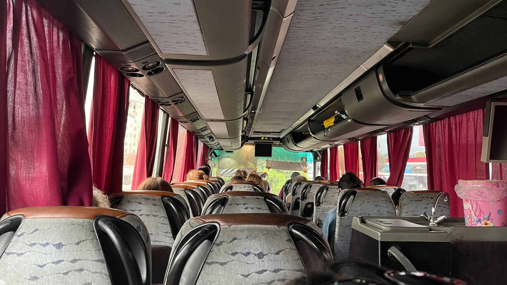 Távolsági buszjáratokat hagytak jóvá a megye közgyűlésén