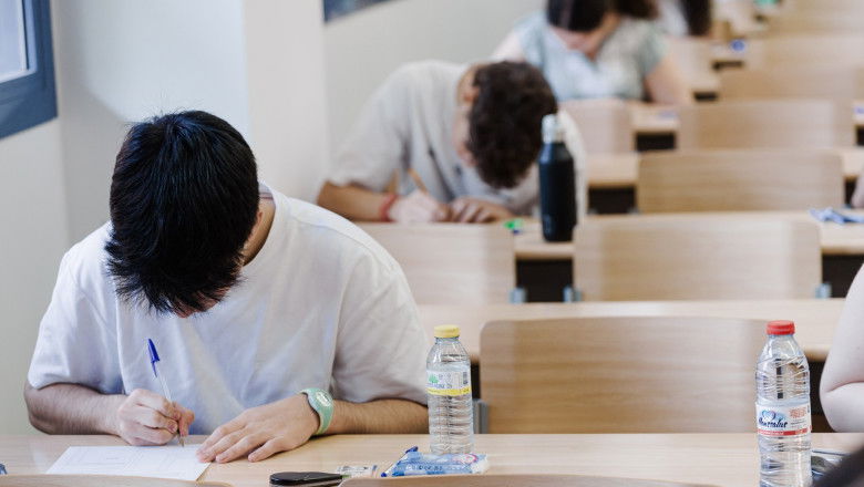 Pótérettségi: 23 diákot csalás miatt kizártak a román nyelv és irodalom írásbeli vizsgáról