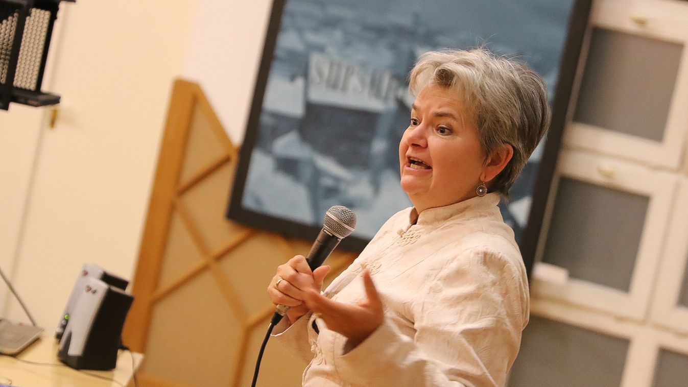 A vezetői motiválásról és a tekintélyről tartanak előadást