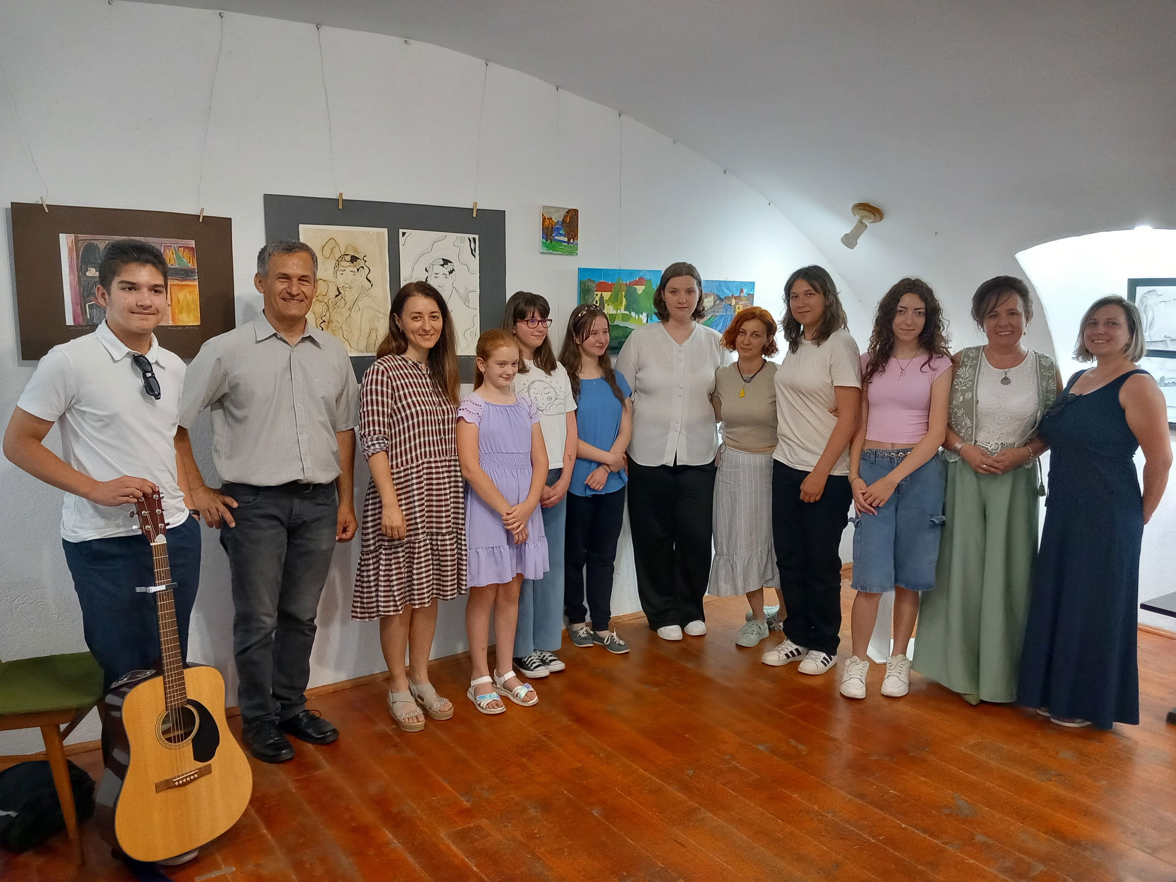 Diákok munkáiból nyílt kiállítás a nagyváradi Tibor Ernő Galériában