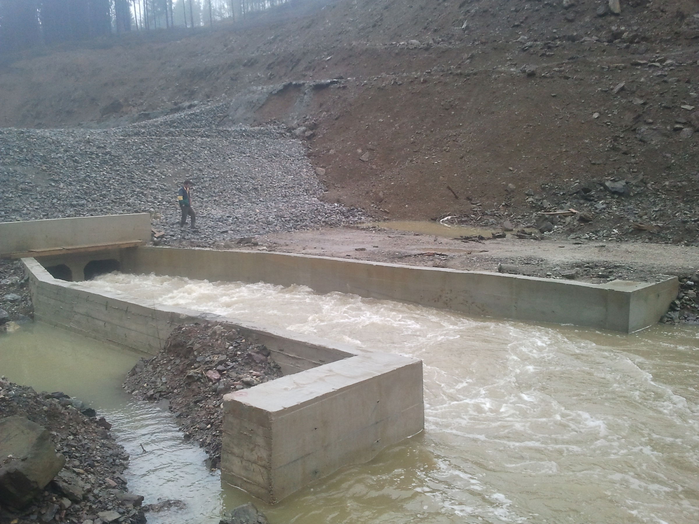 Tíz év után folytatják a munkát a hollószegi ideiglenes víztározónál