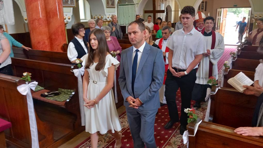 A Szentlélek ajándékaiban részesült két fiatal Váradőssiben