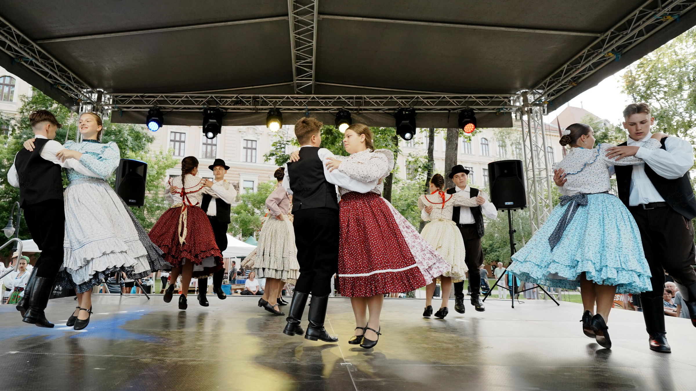 Ma még látogatható a népi mesterek vására Váradon