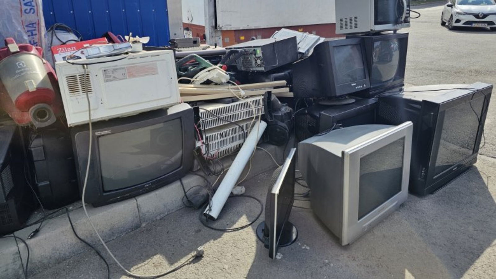 Júliusban is összegyűjtik az elektromos hulladékokat