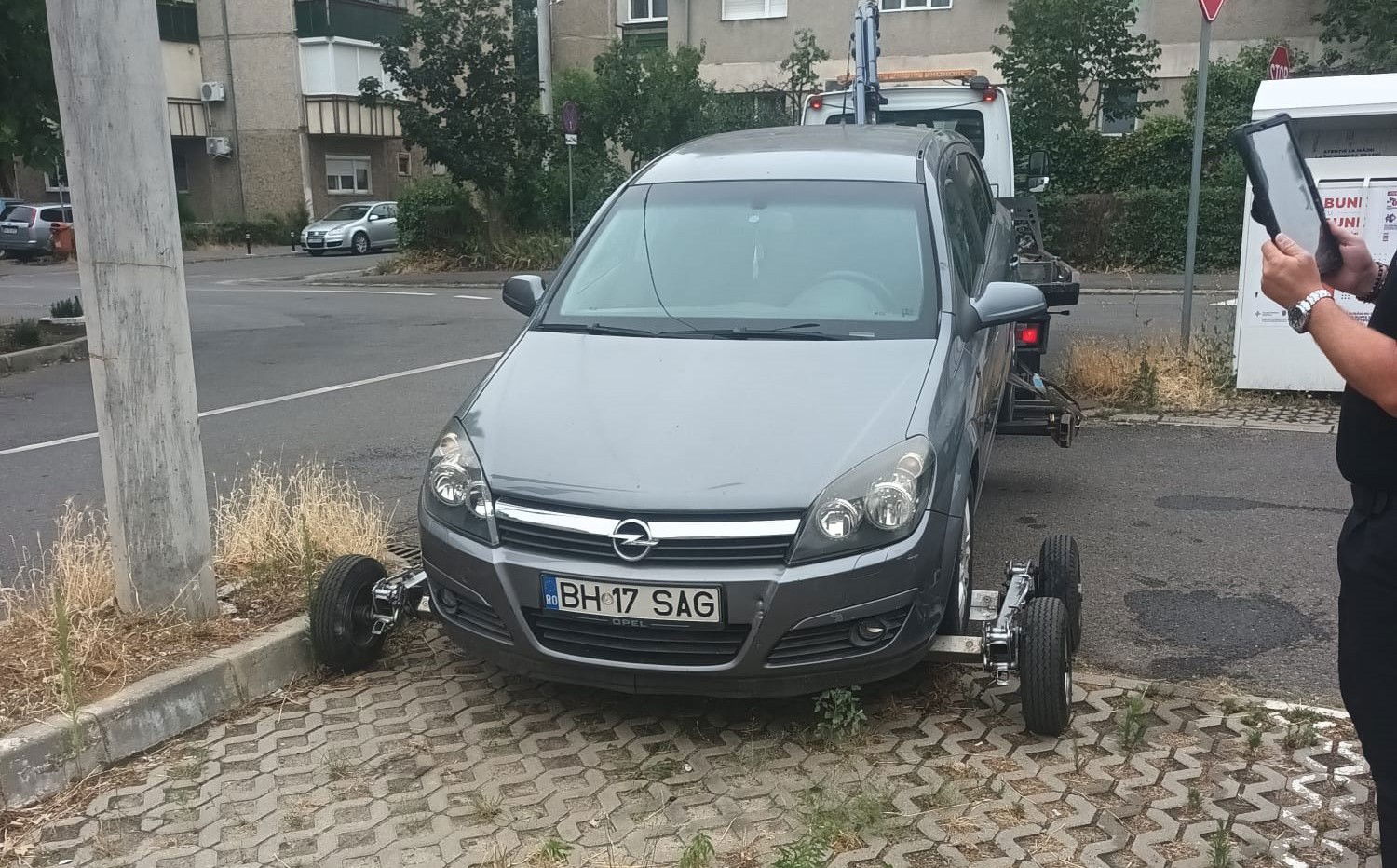 Ismét egy elhagyott autót szállítottak el