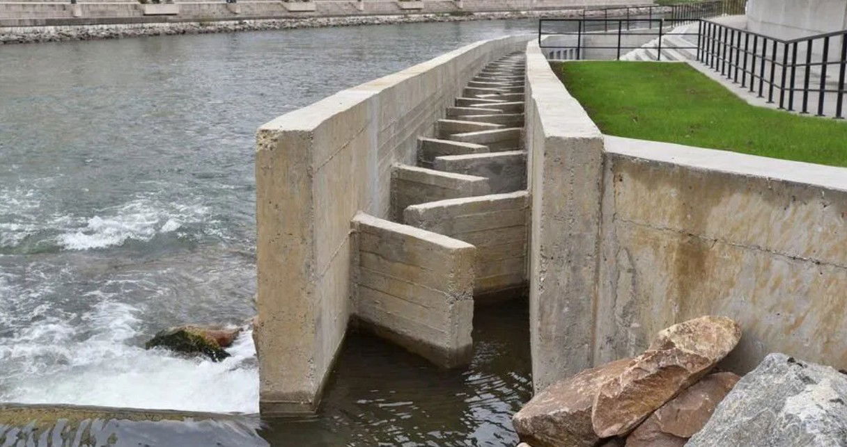 Átépítik a váradi hallépcsőt