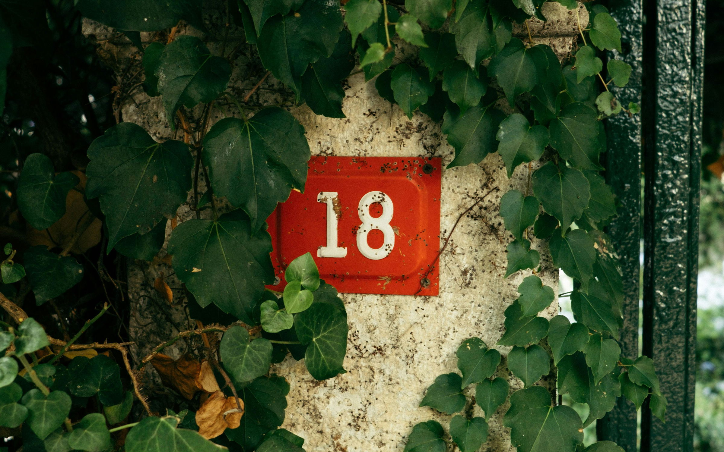 A beépítetlen telkeknek is kell legyen házszámuk