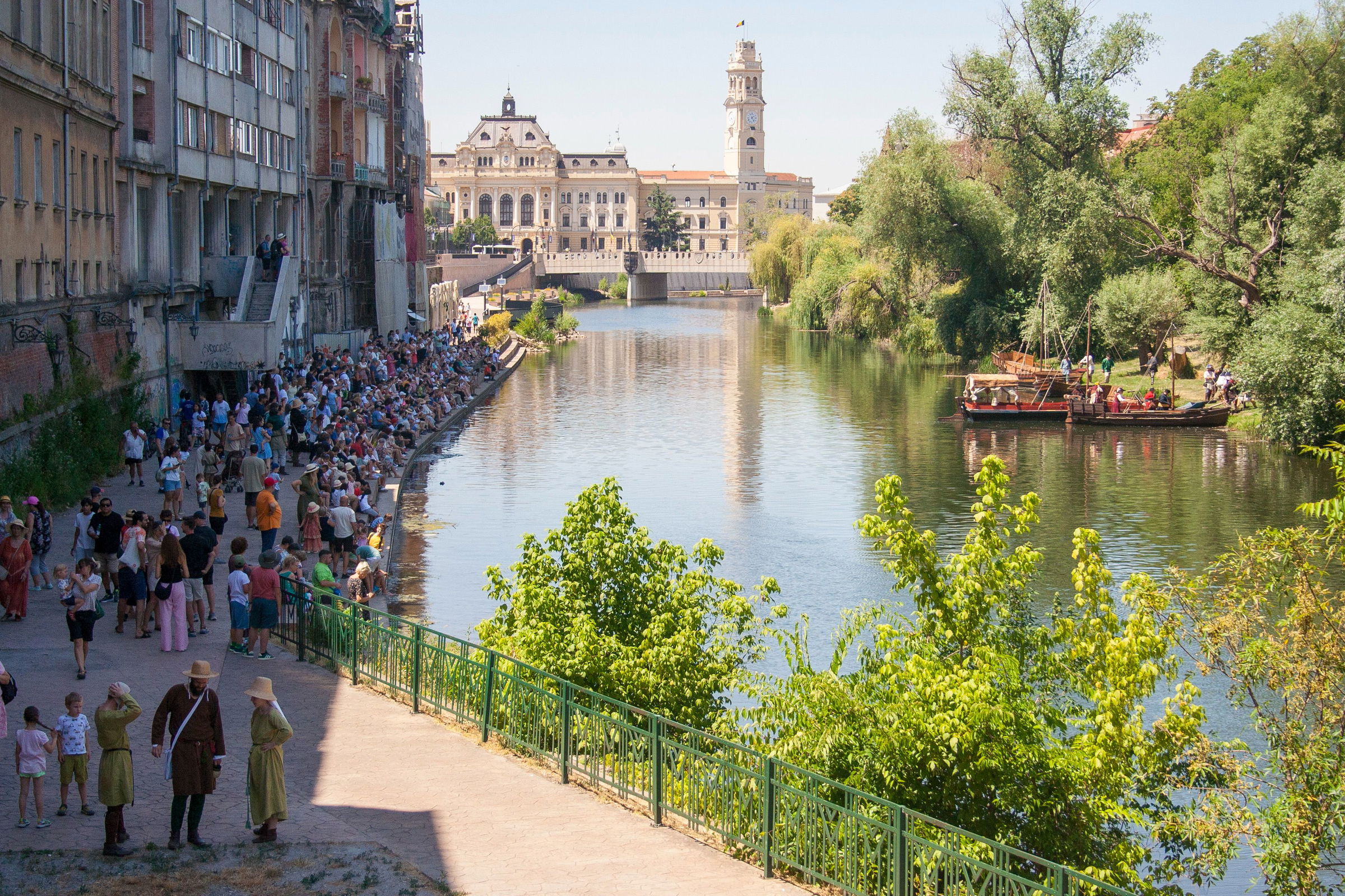 Látványos vízicsatával indult a Középkori Fesztivál Nagyváradon