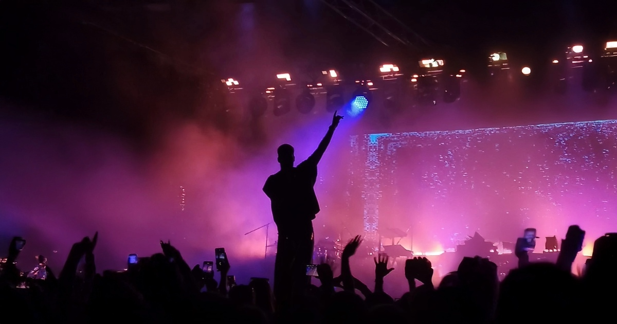 Ezrek buliztak a bihari földvárban szombat este