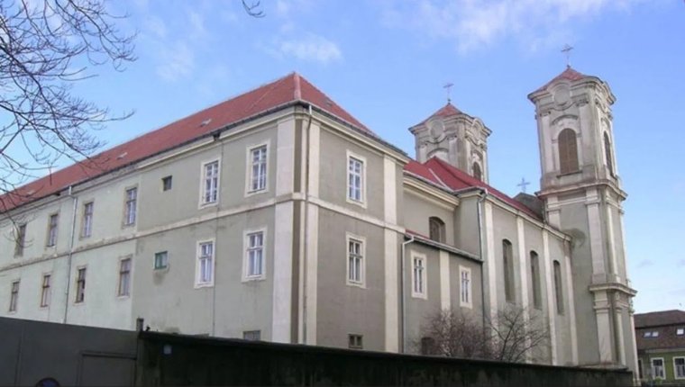 Levélben sürgetik a premontrei apát rendházból való távozását