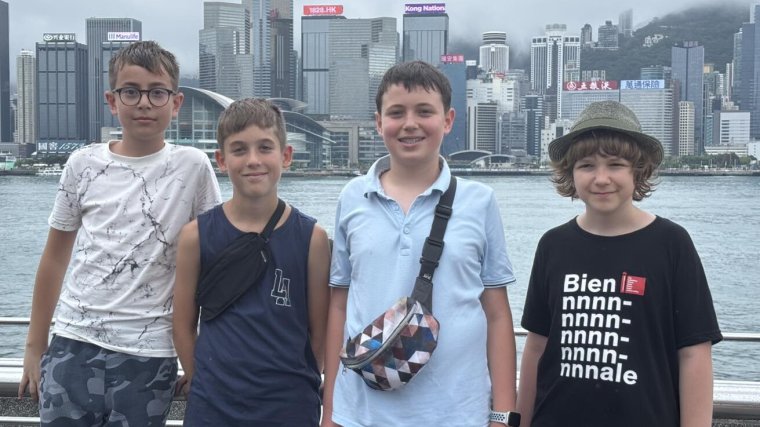 Megérkezett Hongkongba a váradi robotikacsapat