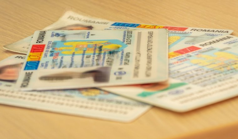 Román személyazonossági iratokkal üzérkedő hálózatot buktattak le Romániában