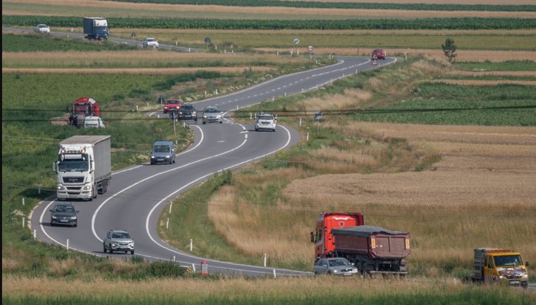 Kánikula: forgalomkorlátozást vezetnek be a 7,5 tonnánál nagyobb össztömegű járművekre